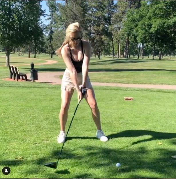 La estadounidense Paige Spiranac y su rara forma de comer en el campo de golf