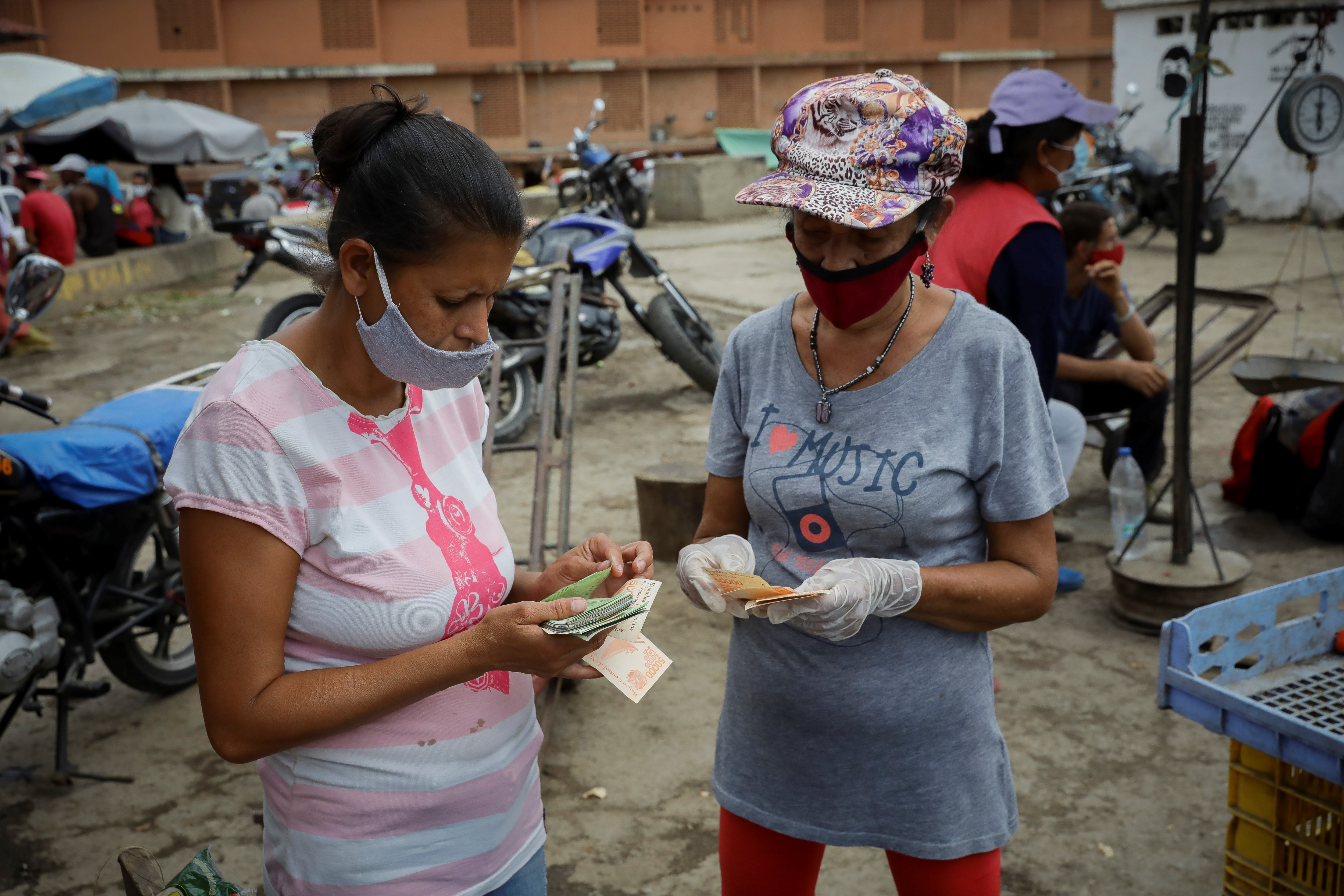 Régimen chavista reconoció más de mil nuevos casos positivos de Covid-19 en Venezuela