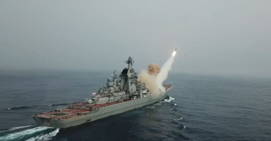 ¿Mensaje de guerra? Rusia disparó misiles en el mar de Barents para mostrar su poderío militar (Video)