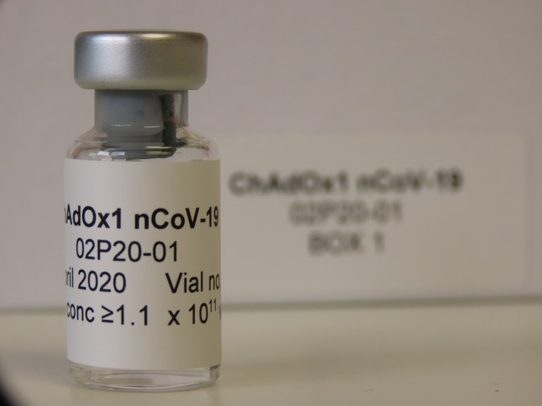 Vacuna de AstraZeneca podría presentarse este año para su aprobación frente a los reguladores