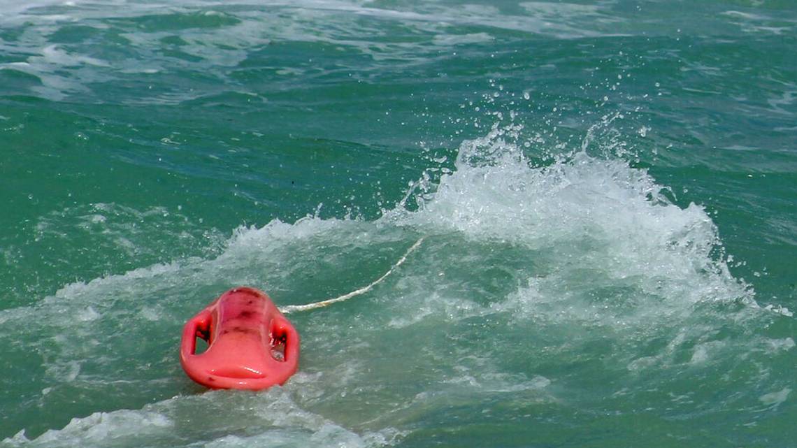 Muere ahogado Jefe de rescate luego de salvar a su hijo en una playa de Florida