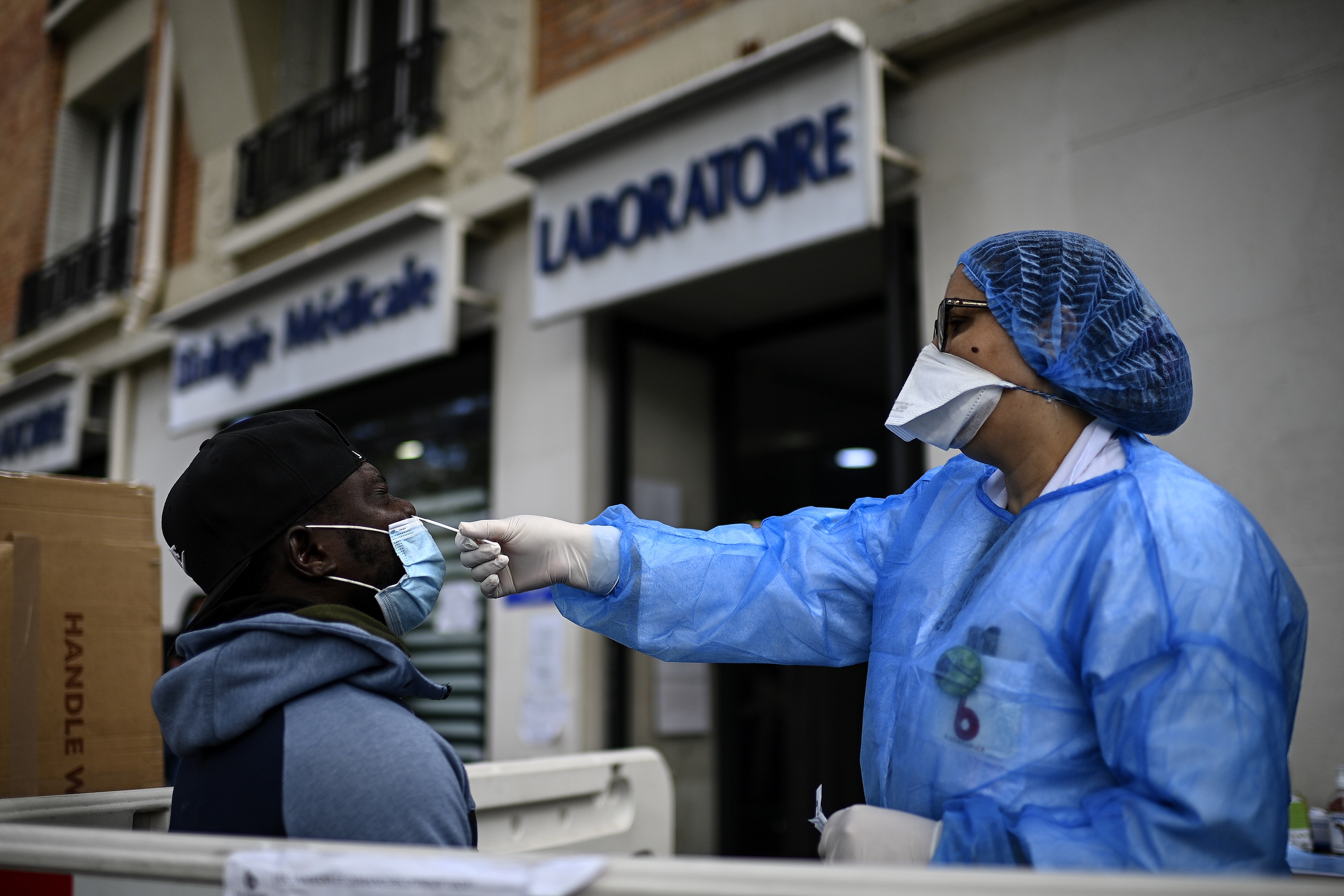 Francia cree haber superado “lo peor” de la segunda ola de coronavirus