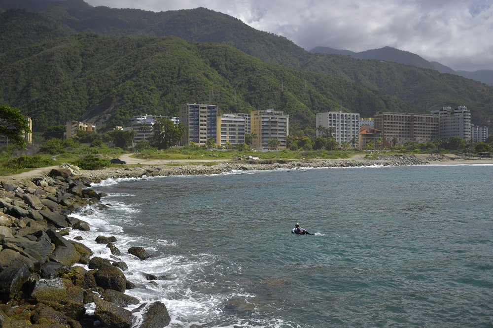 Más de cinco mil trabajadores esperan la reactivación de las playas en Vargas