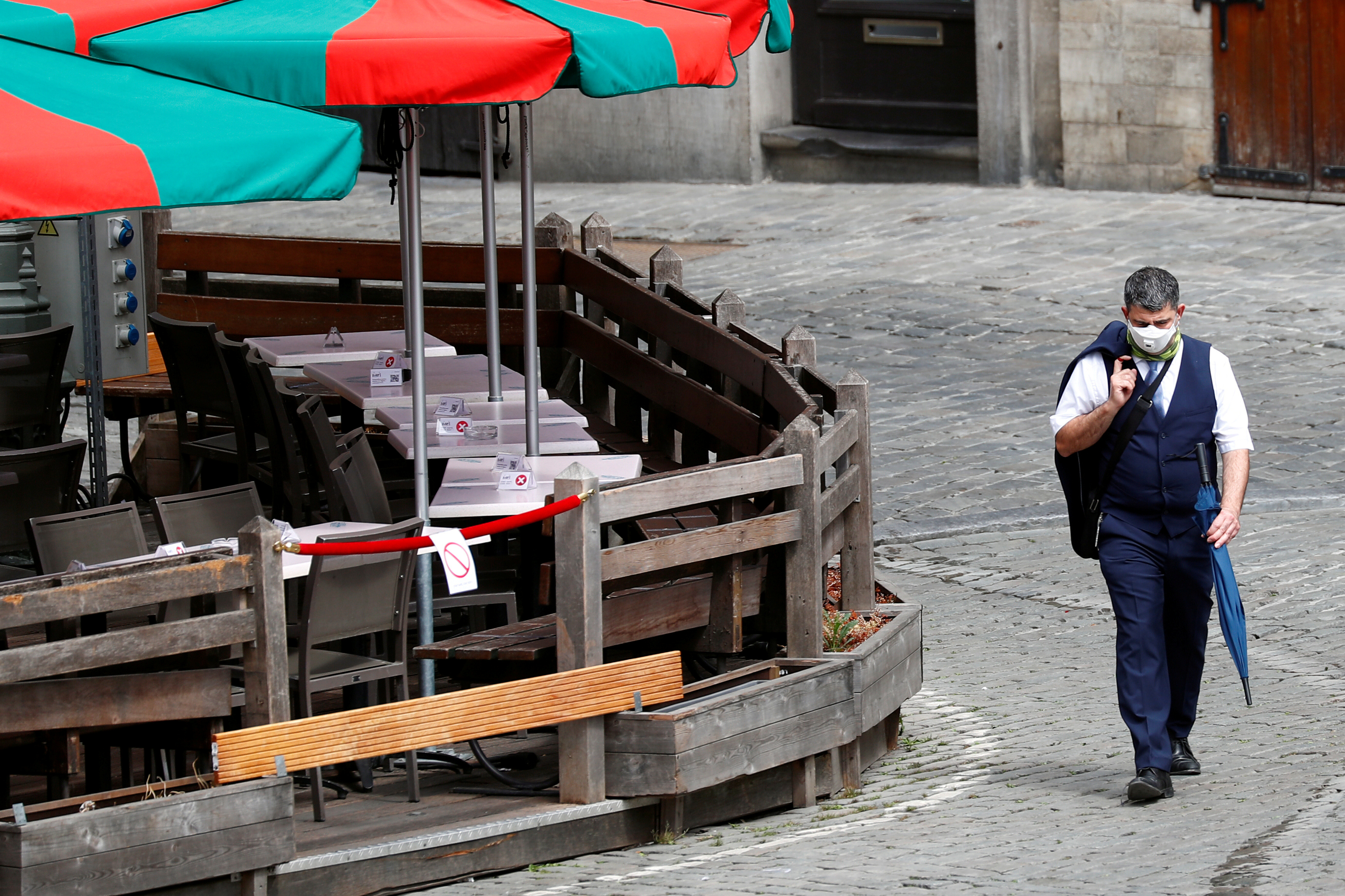 Bruselas hace obligatorio el uso de mascarillas en todos los espacios públicos
