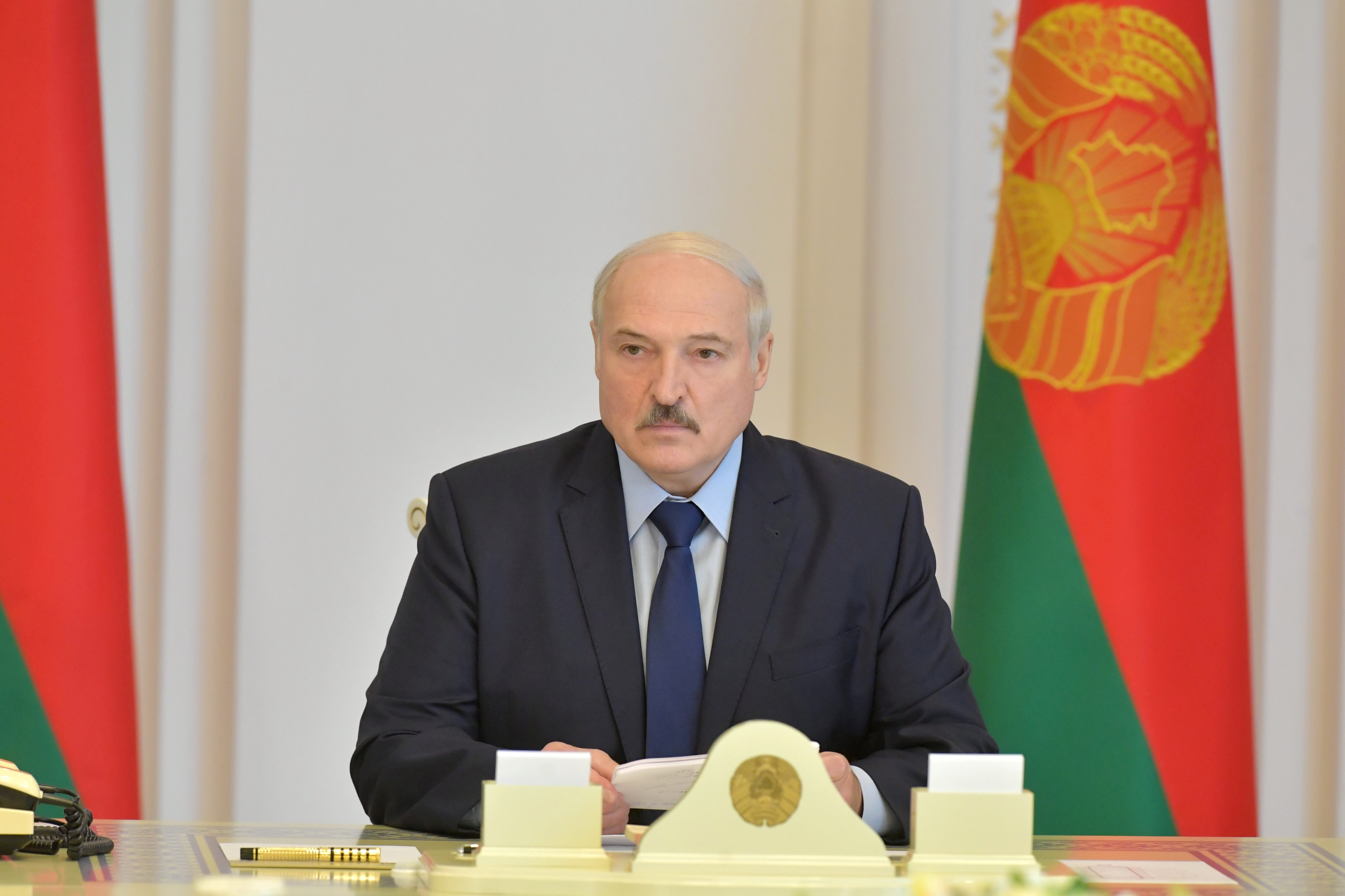 Presidente bielorruso Lukashenko dice que quiere hablar con Putin