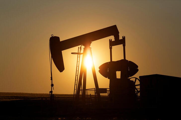El petróleo sube tras descenso en las reservas de crudo estadounidenses