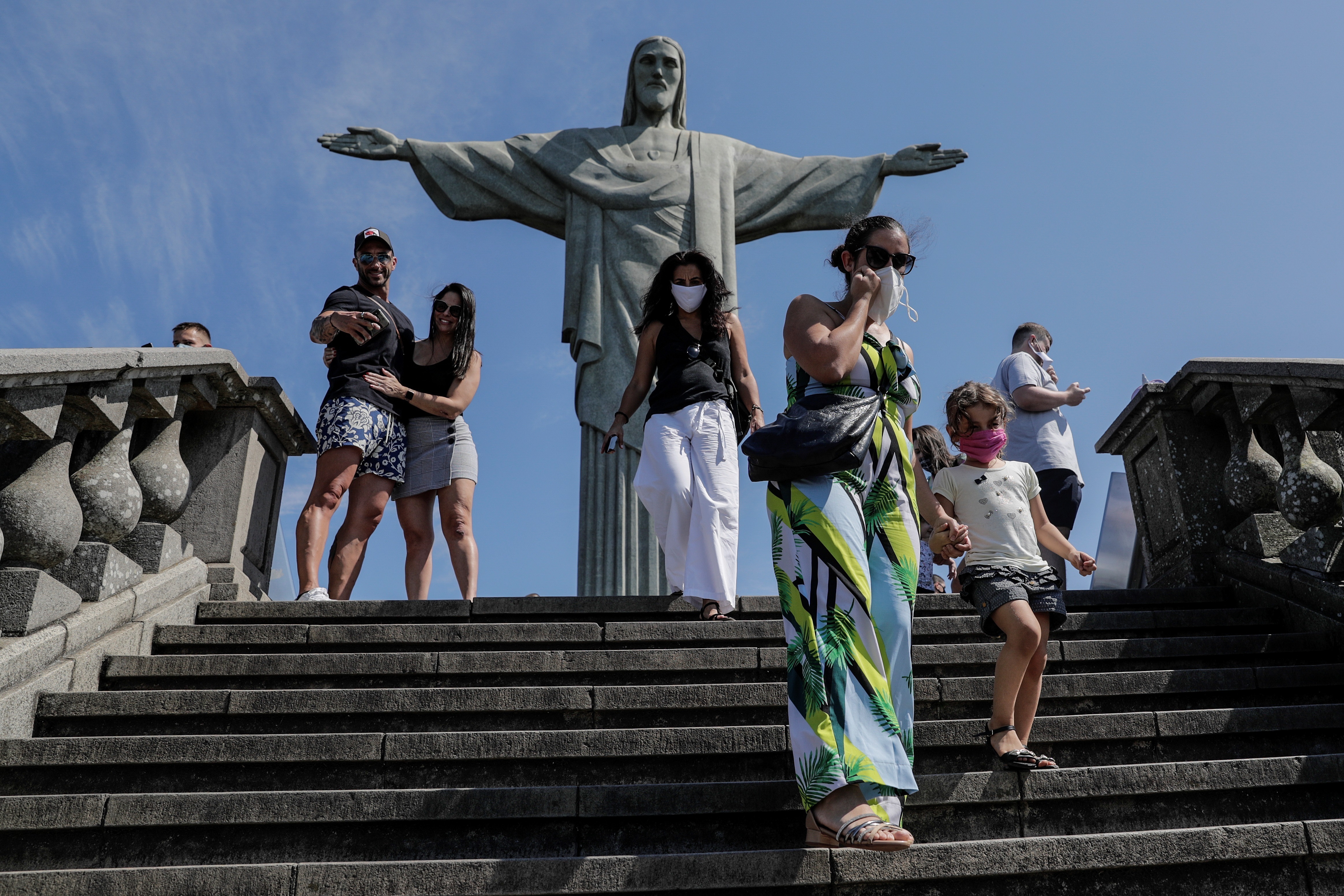 Con una tímida mejora, Brasil pasa de 135.000 muertes por Covid-19