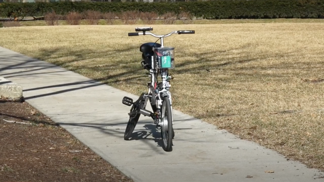 Desarrollan una bicicleta convertible que llega hasta el cliente por sí misma (Video)