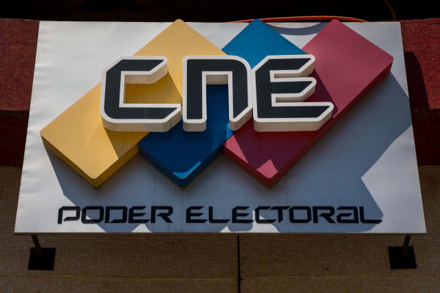 El régimen va pa’ lante: Así Maduro ordenó instalar la carpa del CNE para llevar a cabo sus elecciones fraudulentas (Fotos)