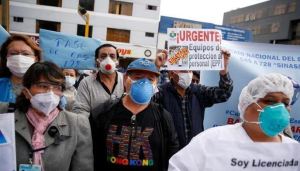 Médicos peruanos declararon 48 horas de paro en pleno rebrote de coronavirus