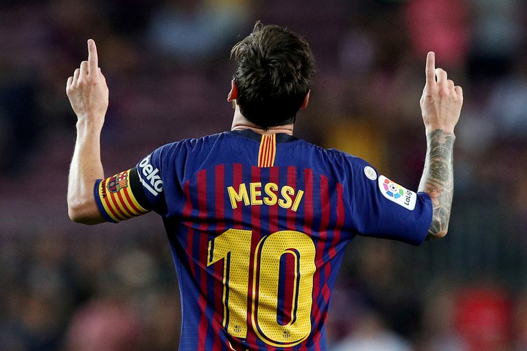 Tres jugadores por Messi: El trueque que analiza ofertar el Manchester City