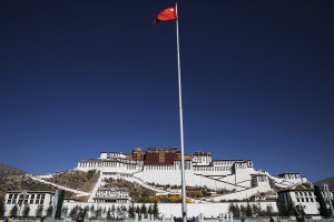 China lleva su programa de campos de trabajo al Tíbet