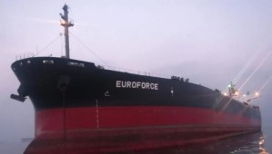 Llega a Houston el primer barco con gasolina iraní incautada para Venezuela