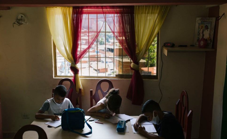 La odisea de volver a clase o el espejismo de la educación en Venezuela