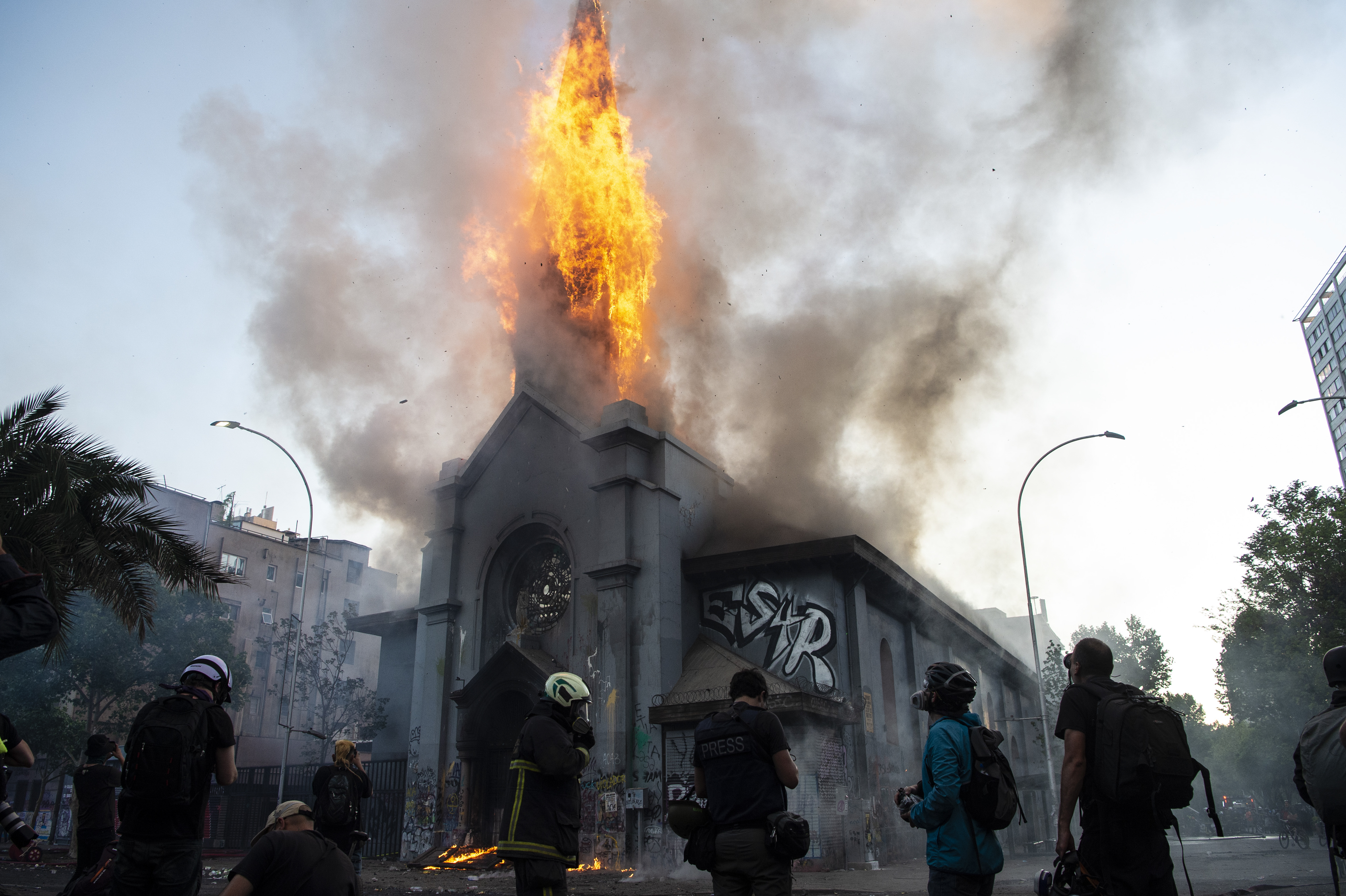 Impactantes FOTOS tras la devastación que dejaron los incendiarios disturbios en Chile