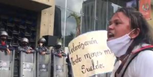 El grito desesperado de una docente venezolana: Quiero comer bien, no tengo que darle a mis hijos (Video)