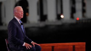 La campaña de Biden planea un discurso televisado en horario estelar