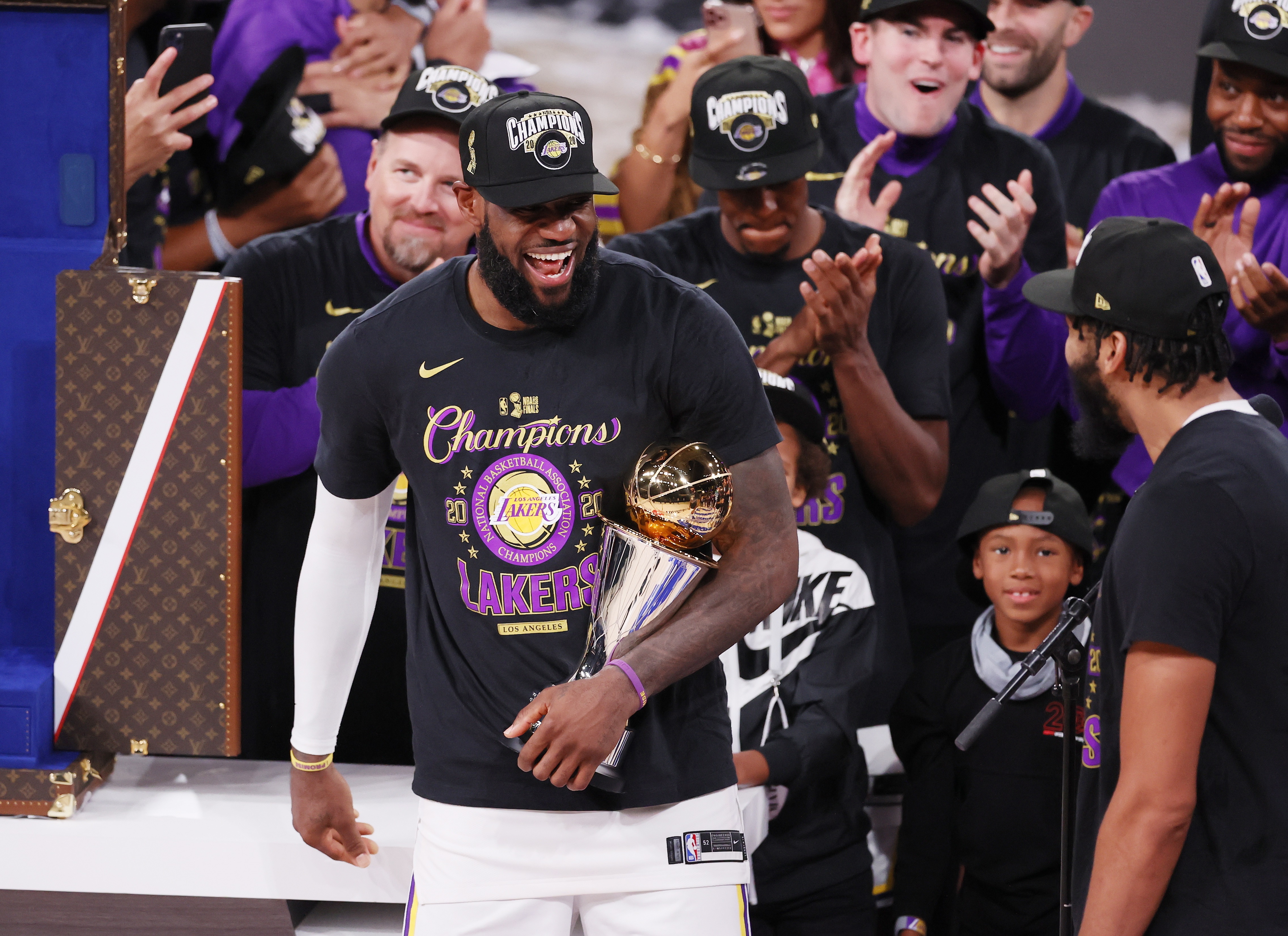 LeBron James se llevó el MVP de las Finales de NBA por cuarta vez en su carrera