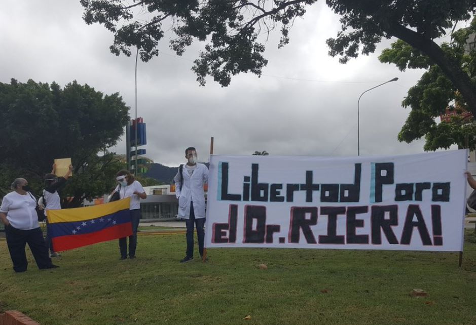 Personal de salud pide libertad para el doctor Riera en el estado Carabobo #24Oct