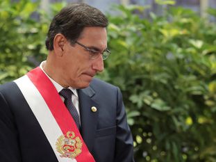 Presidente de Perú niega nuevas denuncias de corrupción mientras fiscal abre investigación en su contra