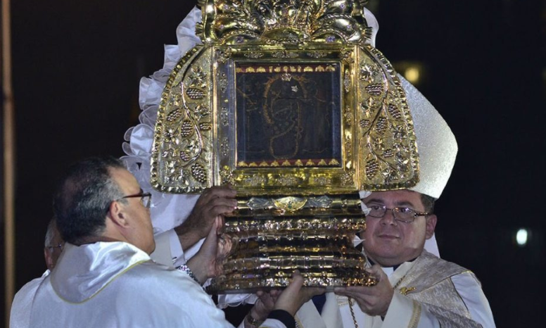 Anuncian bajada virtual de la virgen de La Chinita y prevén una bendición aérea