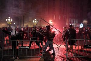 Disturbios en Barcelona durante protestas contra restricciones por el Covid-19 (VIDEO)
