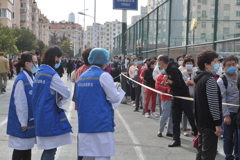 Se encienden las alarmas en una ciudad China tras un nuevo brote de casos de Covid-19