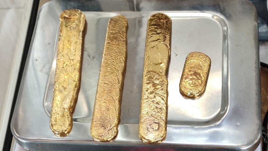 Lo atraparon en un aeropuerto con un kilogramo de oro escondido en su recto (FOTO)