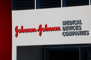Una mujer murió y otra está grave por reacción adversa a la vacuna de Johnson & Johnson