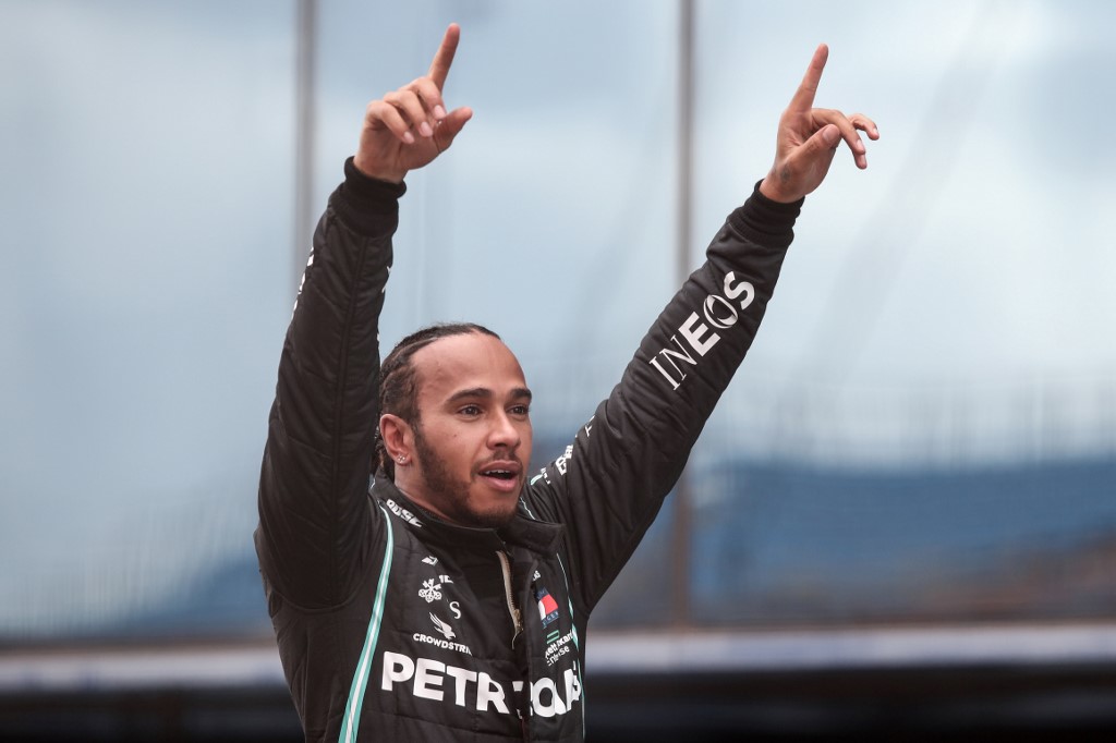 Las lágrimas de un campeón: La leyenda de Lewis Hamilton se agiganta en Turquía (GALERÍA)