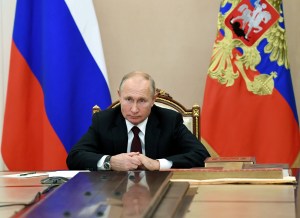 Dos medios rusos opositores anunciaron su cierre tras ser bloqueados por Putin