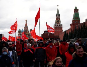 Los comunistas rusos celebran el 103 aniversario de la revolución bolchevique