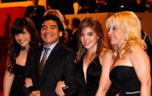 La complicada gran familia Maradona: Tres mujeres, cinco hijos y demasiados reproches
