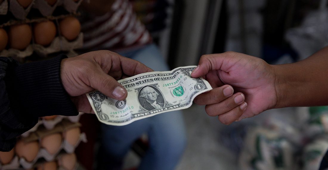 En Lara algunos comerciantes redondean el dólar a 1.200.000 bolívares