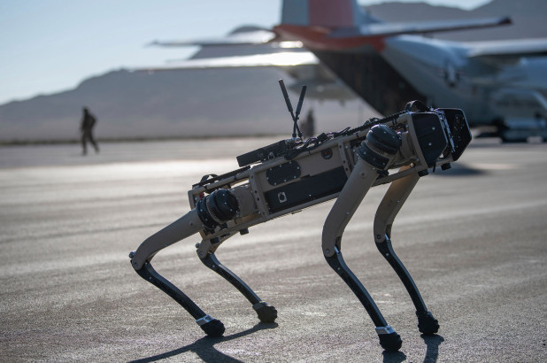 ¡Asombroso! Perros robóticos comenzarán a patrullar la base militar de Florida