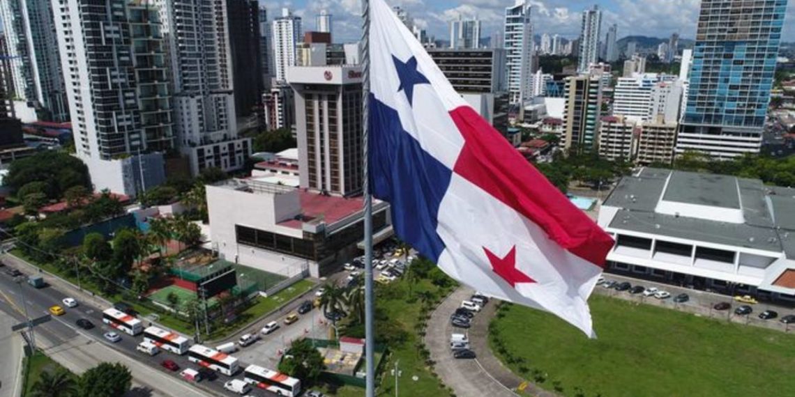 Ordenan la captura de tres personas por corrupción en ayuda estatal en Panamá