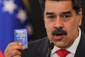 Maduro considera traer al debate un referéndum constitucional, tras 16 años de la derrota histórica de Chávez (Video)