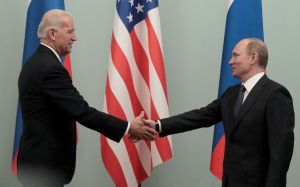 Las cumbres entre EEUU y Rusia: De la confrontación al humor absurdo