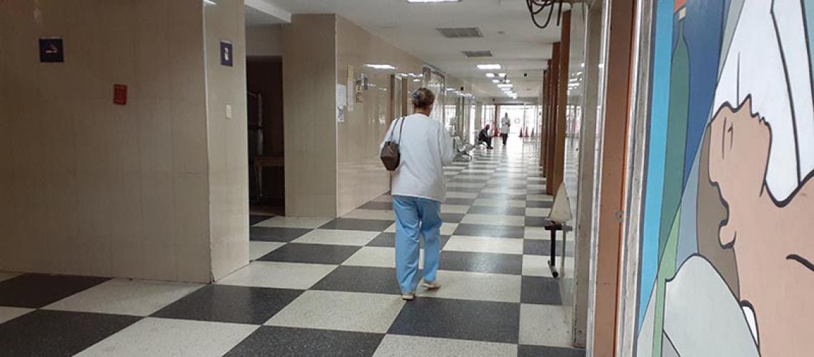 El área de coronavirus del Hospital Central de San Cristóbal se encuentra abarrotado de pacientes