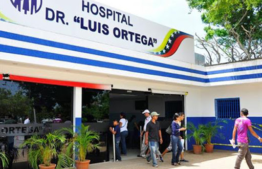 Video INDIGNANTE: Con cartón le echan aire a los hospitalizados en el Luis Ortega de Nueva Esparta