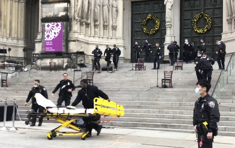 Policía disparó a hombre armado durante concierto en catedral de Nueva York