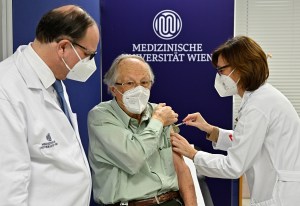 El hogar de ancianos más grande de Florida comenzó a vacunar a los pacientes