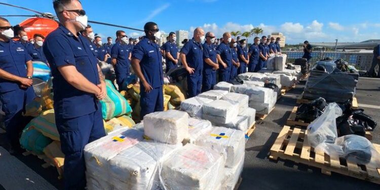 Guardia Costera de EEUU confiscó un alto cargamento de cocaína y marihuana