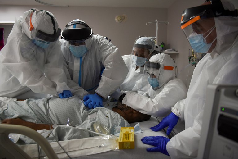 Estiman que EEUU llegará en enero a las 400 mil muertes por la pandemia