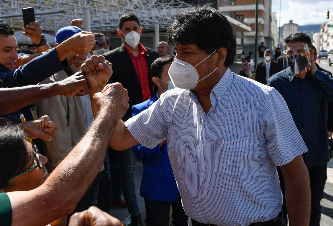 VIDEO: A “huevazo” limpio le cayeron a Evo Morales cuando se presentó en Monteagudo