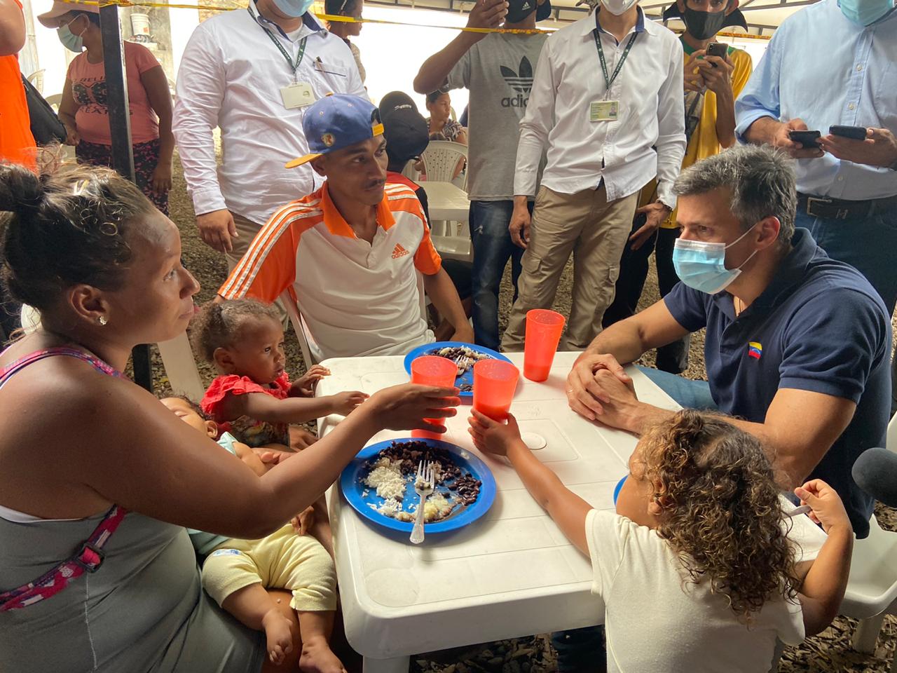 Leopoldo López comparte con familias venezolanas en el Comedor la Parada #11Dic (FOTOS)