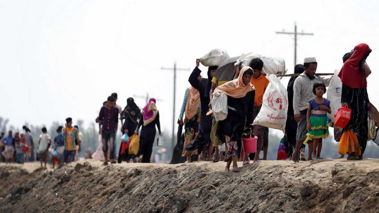 Más de 1.640 migrantes rohinyás llegan a una isla de Bangladés en polémico proyecto de traslado