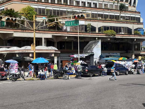 Ventas informales se apoderaron de las calles de San Cristóbal