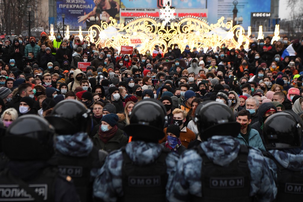 Unos 3.500 detenidos en Rusia en protestas en apoyo a opositor Navalny