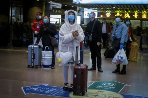 China aplicará el polémico test anal a todos los viajeros para descartar el Covid-19
